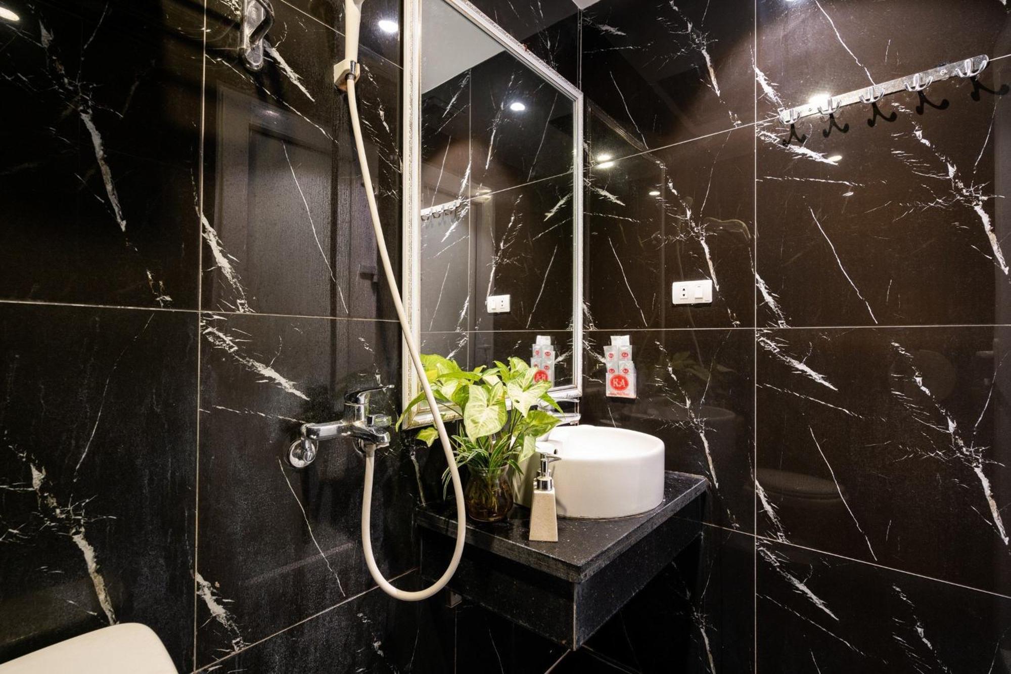 Kieu Anh Hotel - 81 Trung Kinh - By Bay Luxury Hà Nội Ngoại thất bức ảnh
