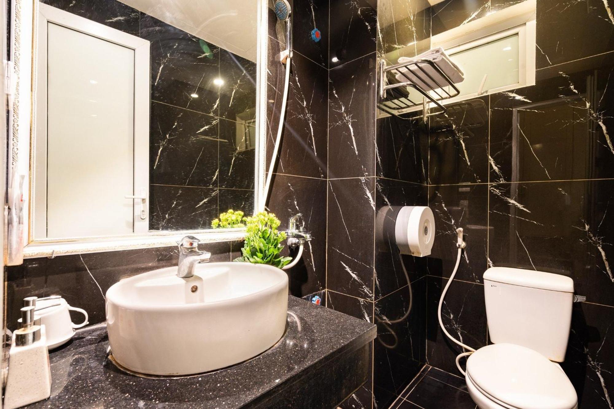 Kieu Anh Hotel - 81 Trung Kinh - By Bay Luxury Hà Nội Ngoại thất bức ảnh